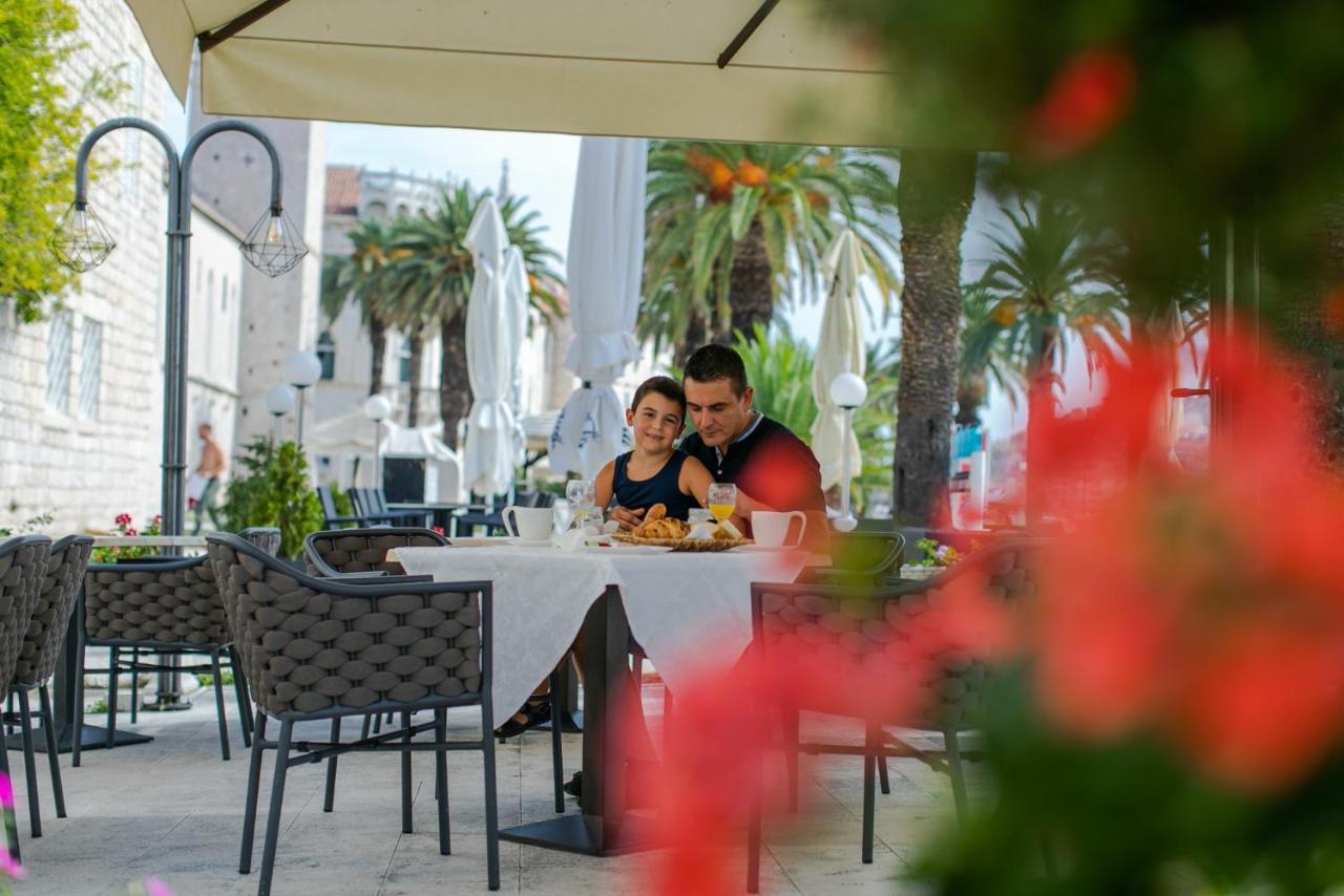 Hotel Concordia Trogir Kültér fotó